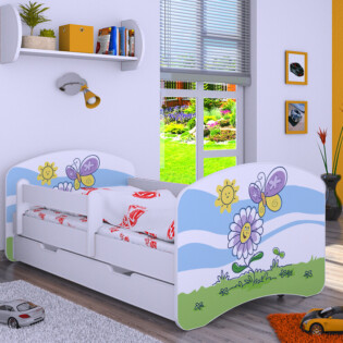 Drveni dječji krevet Happy s ladicom u moderno uređenoj dječjoj sobi