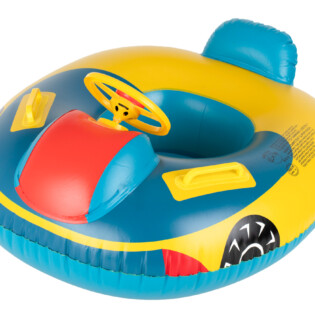 Napuhani dječji kolut u obliku šarenog autića s plavim, žutim i crvenim detaljima. U središtu se nalazi sjedeći prostor s volanom i sirenom, a s vanjske strane su iscrtani kotači i automobilski motivi. Idealno za sigurnu i zabavnu vožnju po vodi.