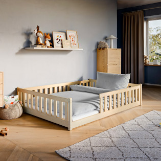 niski-krevet-mati-natur Niski Montessori krevet s bijelim zaštitnim ogradicama u dječjoj sobi, drveni dječji krevet za samostalno spavanje