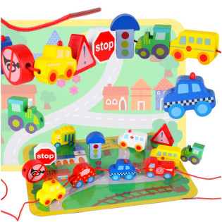 Drvene perlice za nizanje s vozilima, prometnim znakovima i podlogom za razvoj fine motorike i koordinacije kod djece.